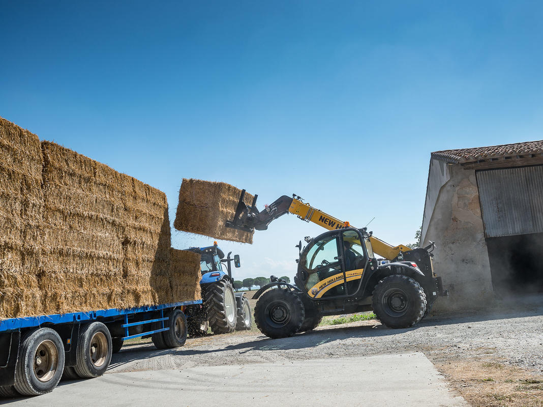 New Holland: i nuovi sollevatori telescopici della serie TH  configurazione agricola Nh4%2010-11%202018